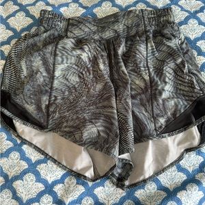 lululemon shorts, perfect condition, size 4